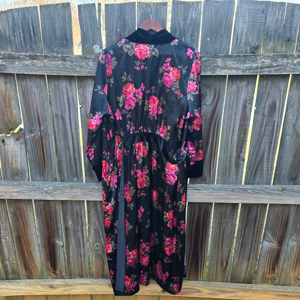Morgan Taylor Black and Pink Floral Women's Robe Set L/XL - Picture 8 of 14